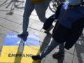 Українським біженцям за кордоном доведеться cплатити податки: які умови