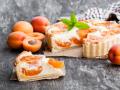 Літня випічка: сирний пиріг з абрикосами