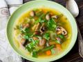 Легкий суп із сочевицею на овочевому бульйоні: рецепт від Євгена Клопотенка