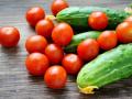 Рецепт салату з огірків та помідорів зі смачною заправкою: це не олія і не сметана