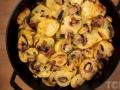Картопля, запечена з грибами в сметані: рецепт розкішного гарніру