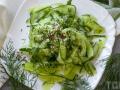 Гострий хрумкий салат із огірків із кунжутом: рецепт ефектної літньої закуски