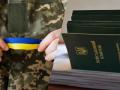 Від 1 жовтня жінки в Україні мають стати на військовий облік: яких професій стосується