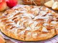 Шарлотка, але смачніша: лінивий яблучний пиріг нашвидкуруч