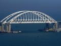 Кримський міст намагаються врятувати від морських дронів за допомогою бонових загороджень