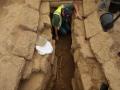 Вчені розкопали 5 000-річну гробницю з 14 скелетами: такого вони ще не бачили