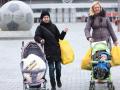 На "Донбасс Арене" продолжили выдавать гуманитарную помощь мамам с детьми