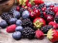 Целебные ягоды: что спасает от стресса, похмелья и морщин
