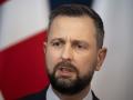 Придатні до служби українці мають повернутись на Батьківщину, - міністр оборони Польщі