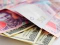 Украинцы скупают в банках валюту