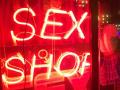 Почему не нужно стесняться посещения секс-шопа?