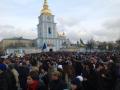 Возмущенные разгоном Евромайдана собираются на Михайловской площади
