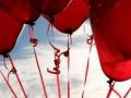 Во Львове запустили воздушный шар с красным флагом