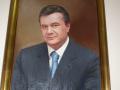  Школы обязали повесить портрет Януковича и поставить стенд с его программой 