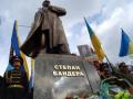  Коммунисты хотят снести памятник Бандере во Львове 