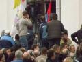 Сепаратисты в Луганске взяли штурмом здание ОГА