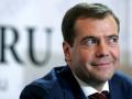 Медведев: Украина не сможет высидеть на двух стульях