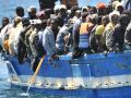 Италия просит страны ЕС принять 450 спасенных у берегов мигрантов