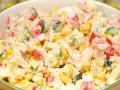 Салат з крабовими паличками: проста хитрість, яка допоможе зробити його смачнішим