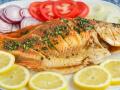 Яку спецію не можна додавати до риби: ця пряність лише псує смак, але господині її вперто кладуть