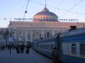 На вокзале в Одессе парню поезд отрезал ноги