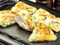 Лаваш із куркою, плавленим сиром і зеленню на сковороді: простий рецепт для сніданку
