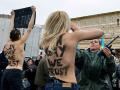 FEMEN разделись перед Папой Римским