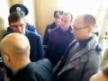 Луценко, Яценюк, Турчинов приехали к Тимошенко в больницу