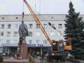 Коммунальщики снесли памятник Ленину в Житомирской области