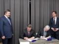 Янукович завизировал начало добычи сланцевого газа в Украине