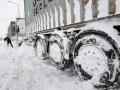 Из-за снега ГАИ перекрывает дороги в 8 областях: перечень