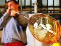 В старинной харьковской мастерской стеклодувы творят настоящие чудеса