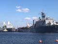 До Латвії прибули два військові кораблі США з морськими піхотинцями