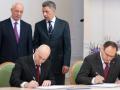 Каськив подписывал договор об LNG-терминале с лыжным инструктором