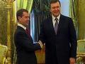 Медведев дал команду требовать долги ЕЭСУ