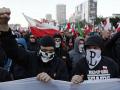 Неизвестные в масках на марше националистов в Польше сожгли украинский флаг - СМИ