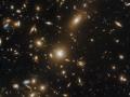 Hubble сфотографував велике скупчення галактик: яскравий кадр