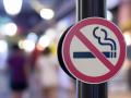 Подъезды, транспорт и рестораны: полиция напомнила, где нельзя курить