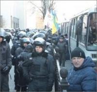 Спецназ с утра заблокировал Европейскую площадь в Киеве