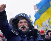 200 интеллигентов пугают Януковича майданом