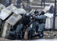 Милиция на Грушевского привязывала к шумовым гранатам железо - Москаль