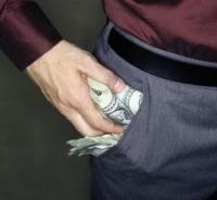 Треть бюджета на Евро-2012 присвоена чиновниками