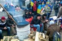 Яценюк призвал Майдан стоять до выборов 2015 года