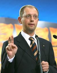 Яценюк нашел средства на парламентские выборы в 2011 году