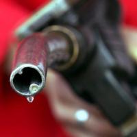 Цены на нефтепродукты будут снижены, заявляют в Кабмине