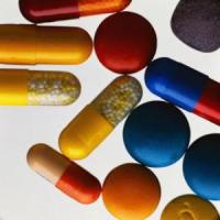 АМКУ предлагает запретить рекламу лекарств и биодобавок в СМИ