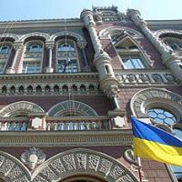 Янукович предлагает расширить полномочия НБУ относительно золотовалютный резервов