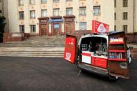 Киевским коммунальщикам разрешили убирать мобильные кофейни