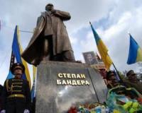  Коммунисты хотят снести памятник Бандере во Львове 