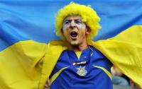 В Киеве увековечили шведских футбольных болельщиков